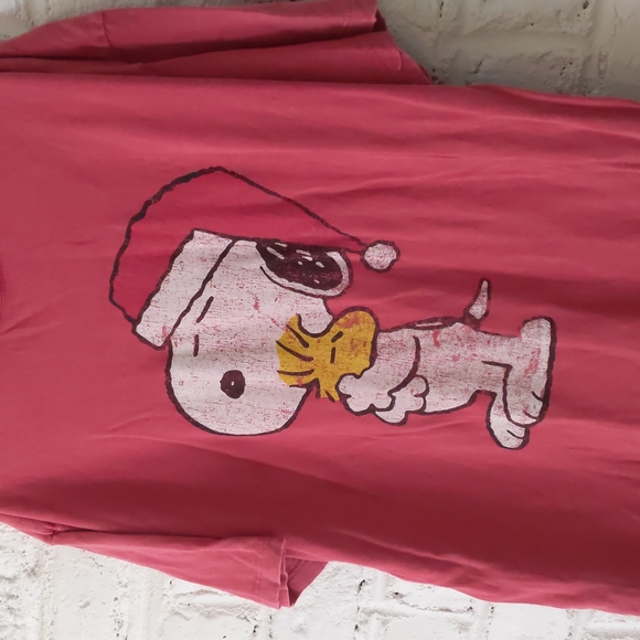 Peanuts Holiday Tshirt Snoop and Woodstock - Picture 2 of 7